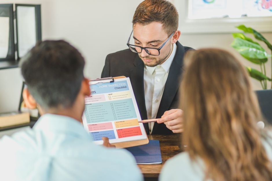 AI cho doanh nghiệp bất động sản: 9 use case từ lead, listing đến chăm sóc khách mà không biến AI thành “thầy bói giá”
